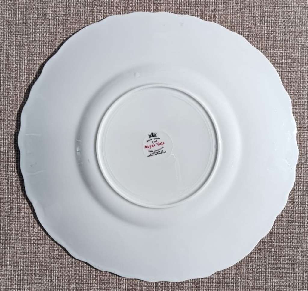 Ridgway England Royal Vale Anemones Windflower Pattern Two Handled Plate Circa 1956-1964 ONE