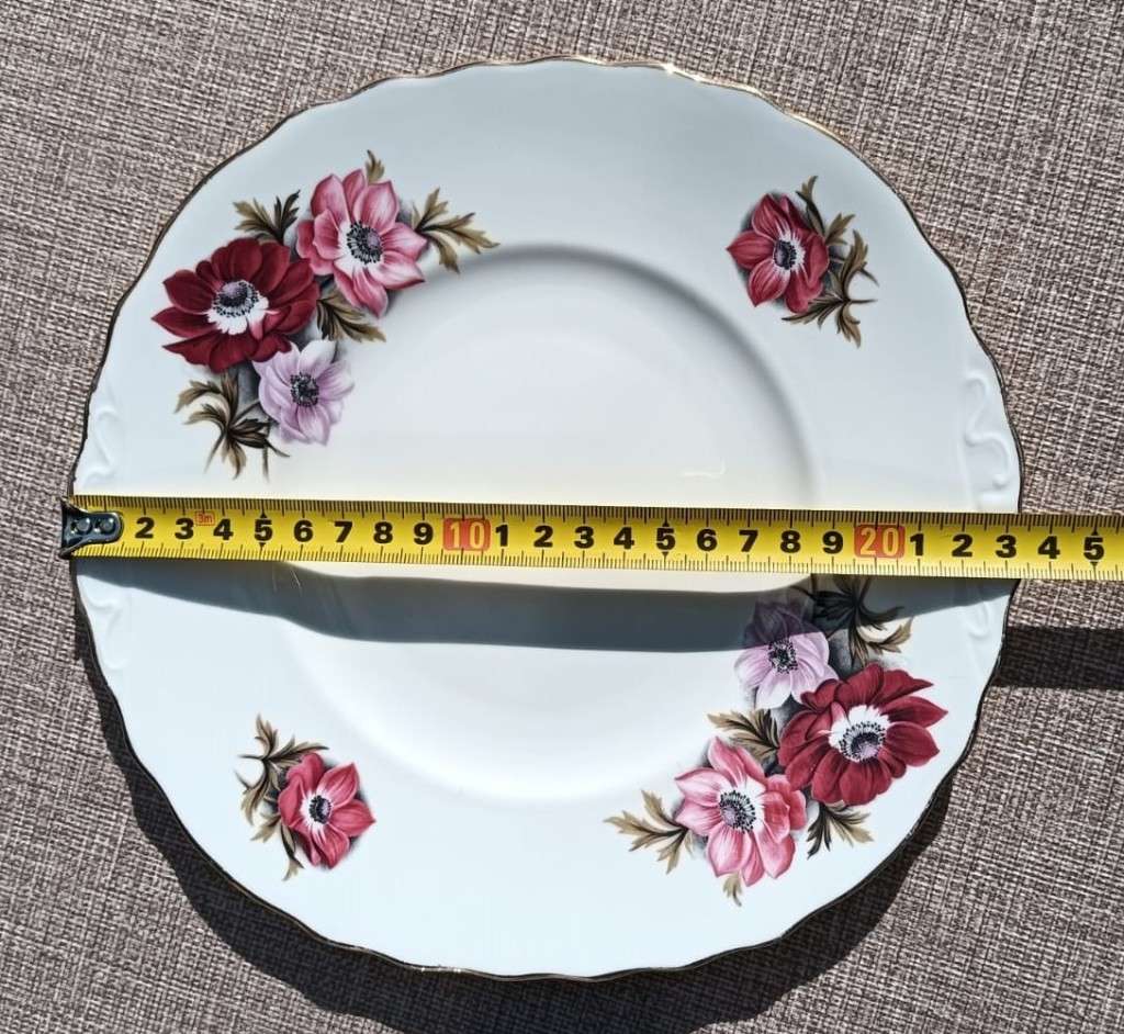 Ridgway England Royal Vale Anemones Windflower Pattern Two Handled Plate Circa 1956-1964 ONE