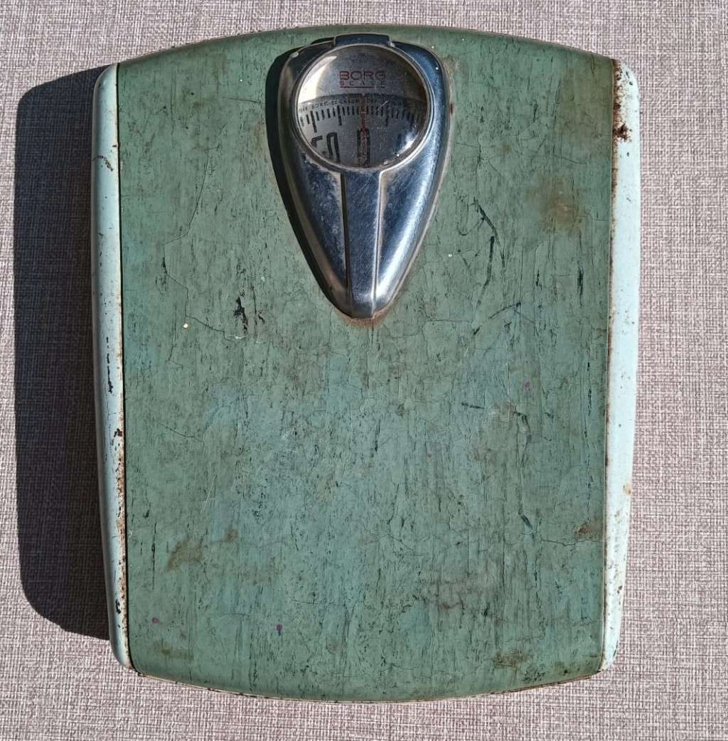 Cool 1950s Borg-Ericksen USA 260lb Mint Green Scale with  Chrome Bubble Glass Dialface Working