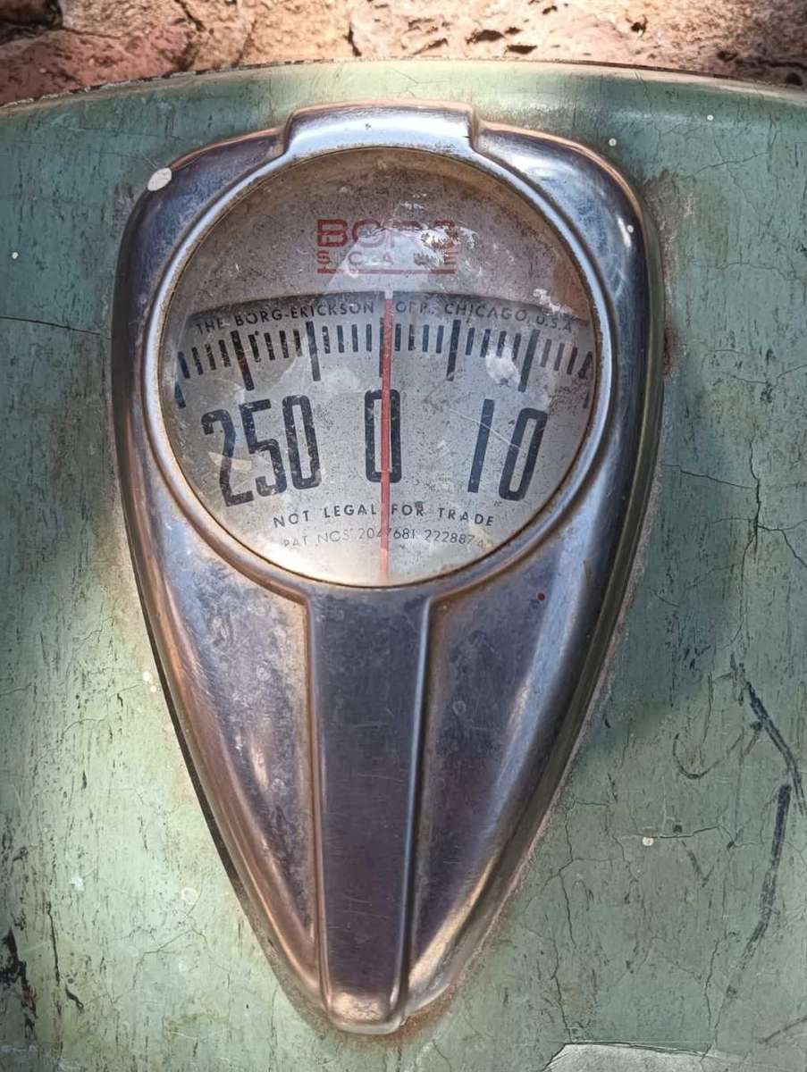 Cool 1950s Borg-Ericksen USA 260lb Mint Green Scale with  Chrome Bubble Glass Dialface Working