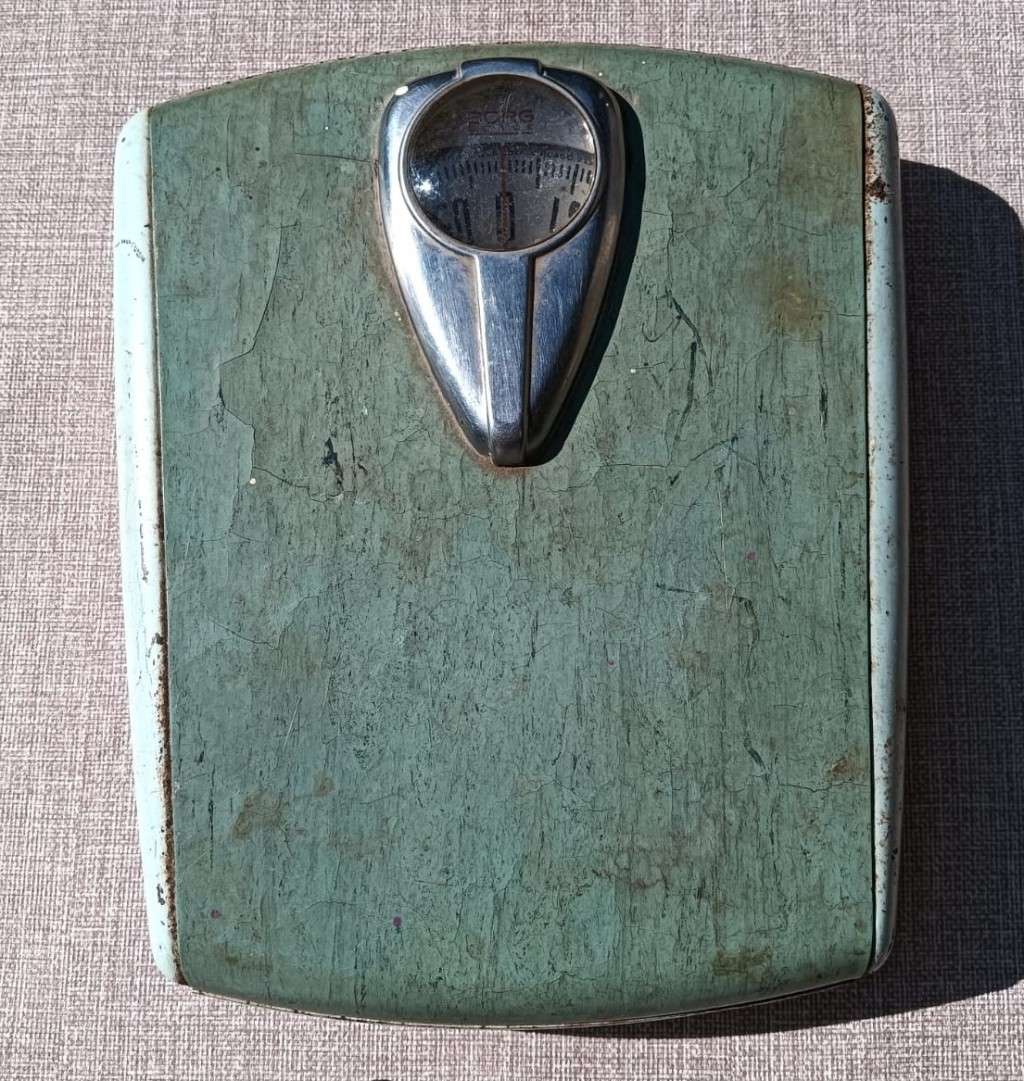 Cool 1950s Borg-Ericksen USA 260lb Mint Green Scale with  Chrome Bubble Glass Dialface Working