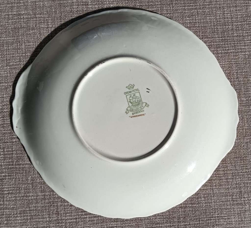 GRINDLEY ENGLAND CREAM PETAL SERIES 1950S WINDERMERE YELLOW JUBILEE PATTERN MILK PITCHER AND PLATE