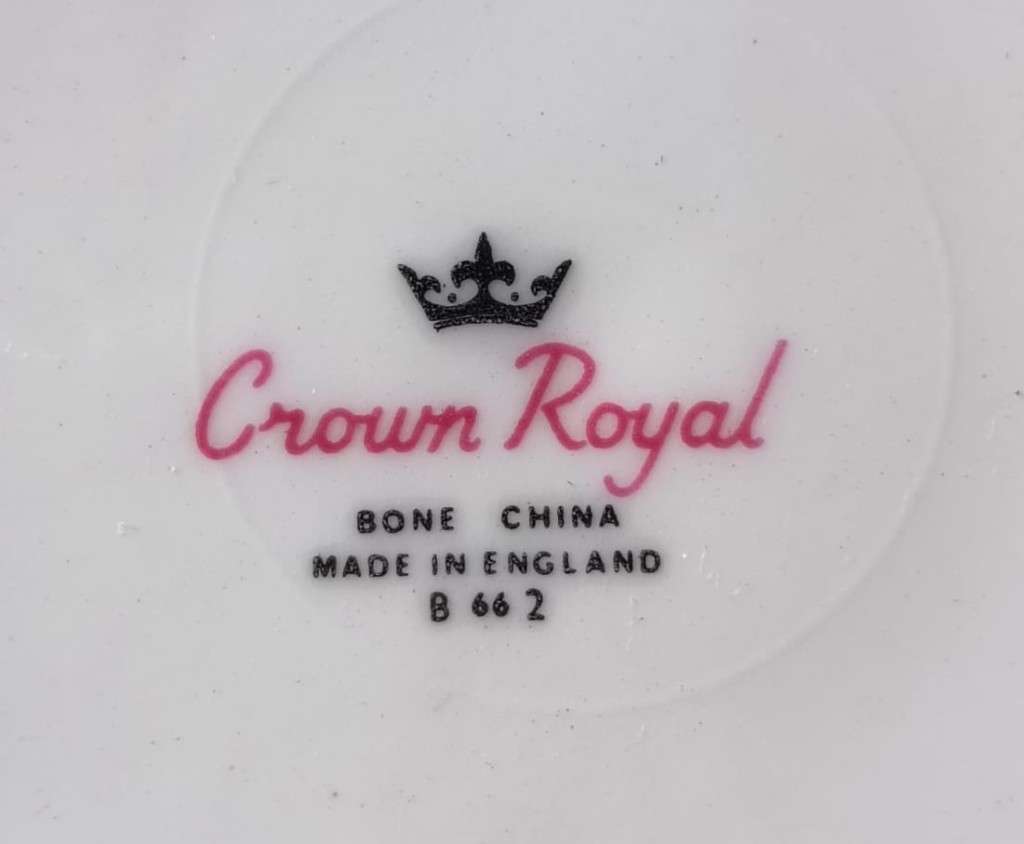 VINTAGE CROWN ROYAL (COLCLOUGH TRADEMARK) ENGLAND PORCELAIN TRIO AUTUMN FLORAL PATTERN