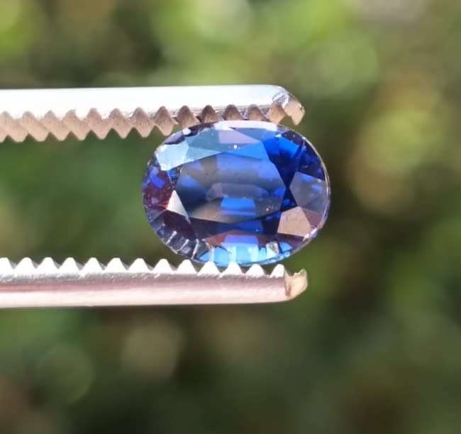 FABULOUS 1.65CT KASHMIR BLUE SAPPHIRE WITH LOVELY OVAL CUT  THERMAL TESTED HIGH!