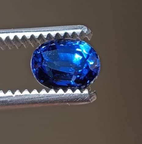 FABULOUS 1.65CT KASHMIR BLUE SAPPHIRE WITH LOVELY OVAL CUT  THERMAL TESTED HIGH!
