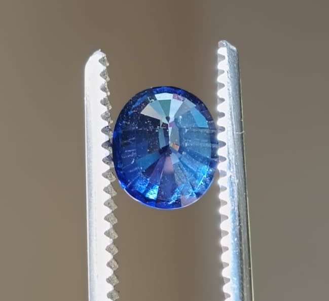 DAZZLING 1.85CT ROYAL BLUE SAPPHIRE WITH LOVELY OVAL CUT  THERMAL TESTED HIGH!