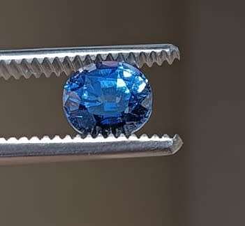DAZZLING 1.85CT ROYAL BLUE SAPPHIRE WITH LOVELY OVAL CUT  THERMAL TESTED HIGH!