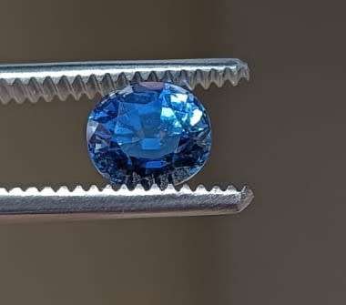 DAZZLING 1.85CT ROYAL BLUE SAPPHIRE WITH LOVELY OVAL CUT  THERMAL TESTED HIGH!