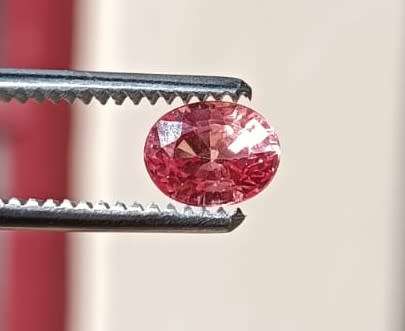 GLORIOUS ORANGE 1.20CT SAPPHIRE GEMSTONE WITH LOVELY OVAL CUT  UV RED!  THERMAL HIGH