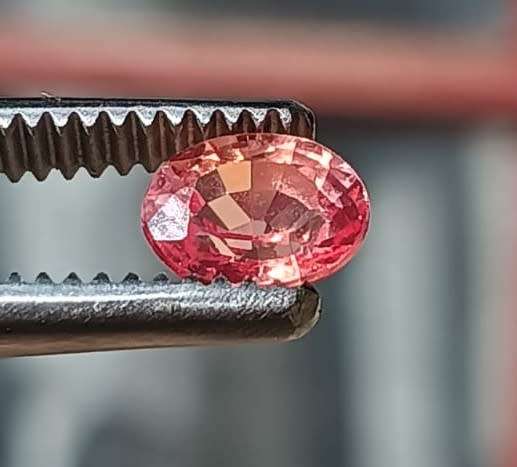 GLORIOUS ORANGE 1.20CT SAPPHIRE GEMSTONE WITH LOVELY OVAL CUT  UV RED!  THERMAL HIGH