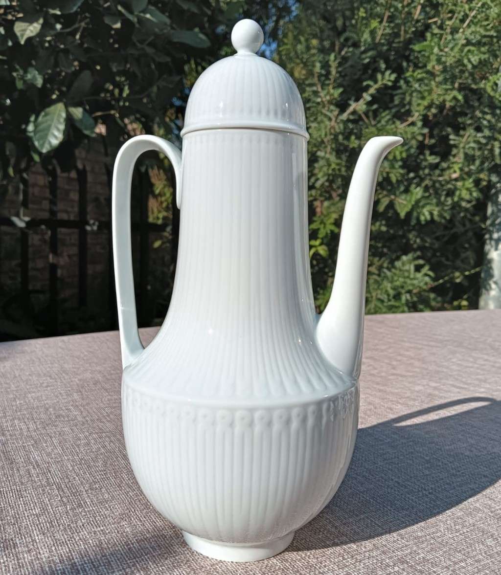 Gorgeous Hutshenreuther Selb Germany (1939-1965) 17 Piece Teaset in Beautiful Rose Excellenz Pattern