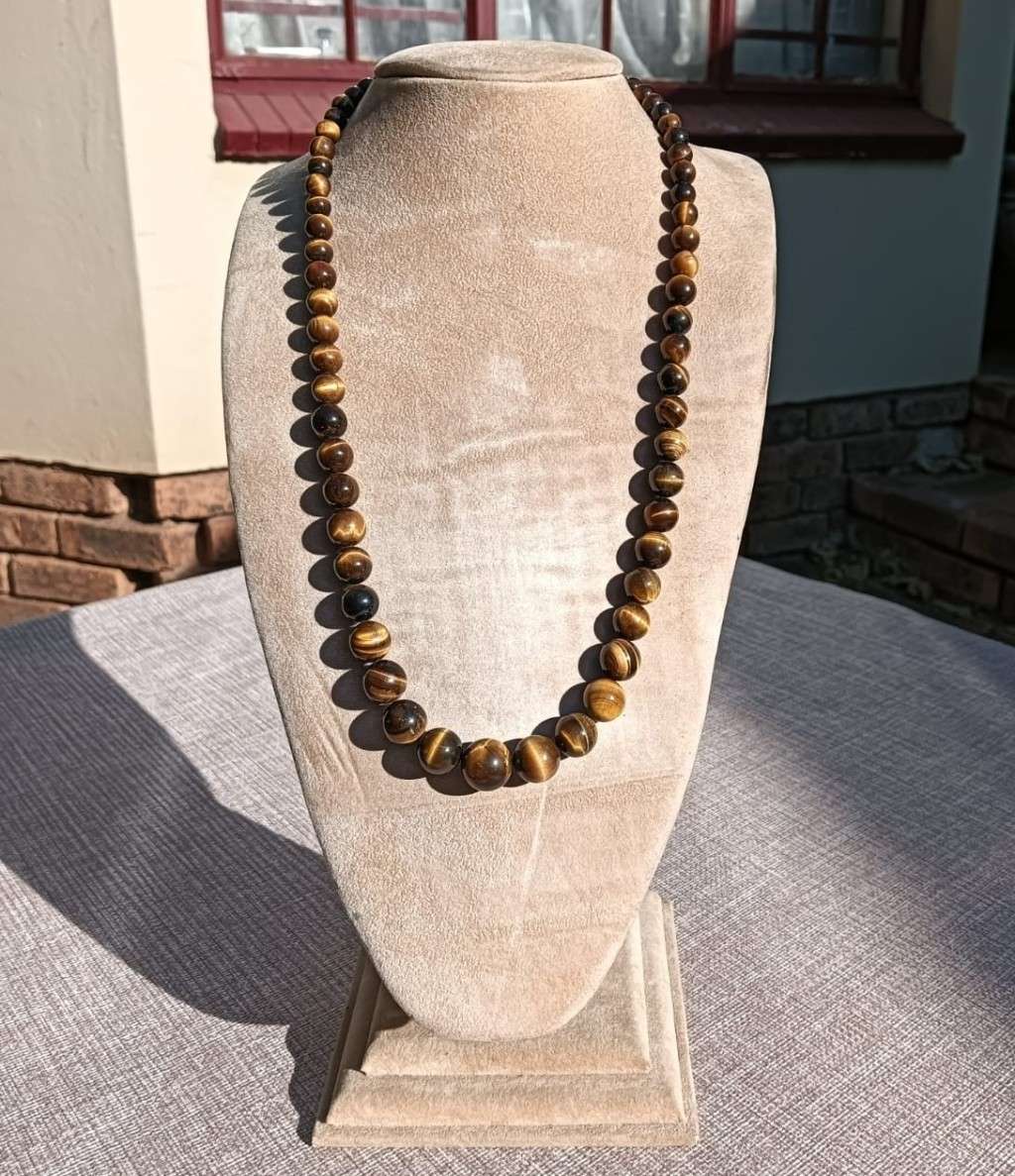 BEAUTIFUL VINTAGE TIGERS EYE GEMSTONE NECKLACE 30CM LONG