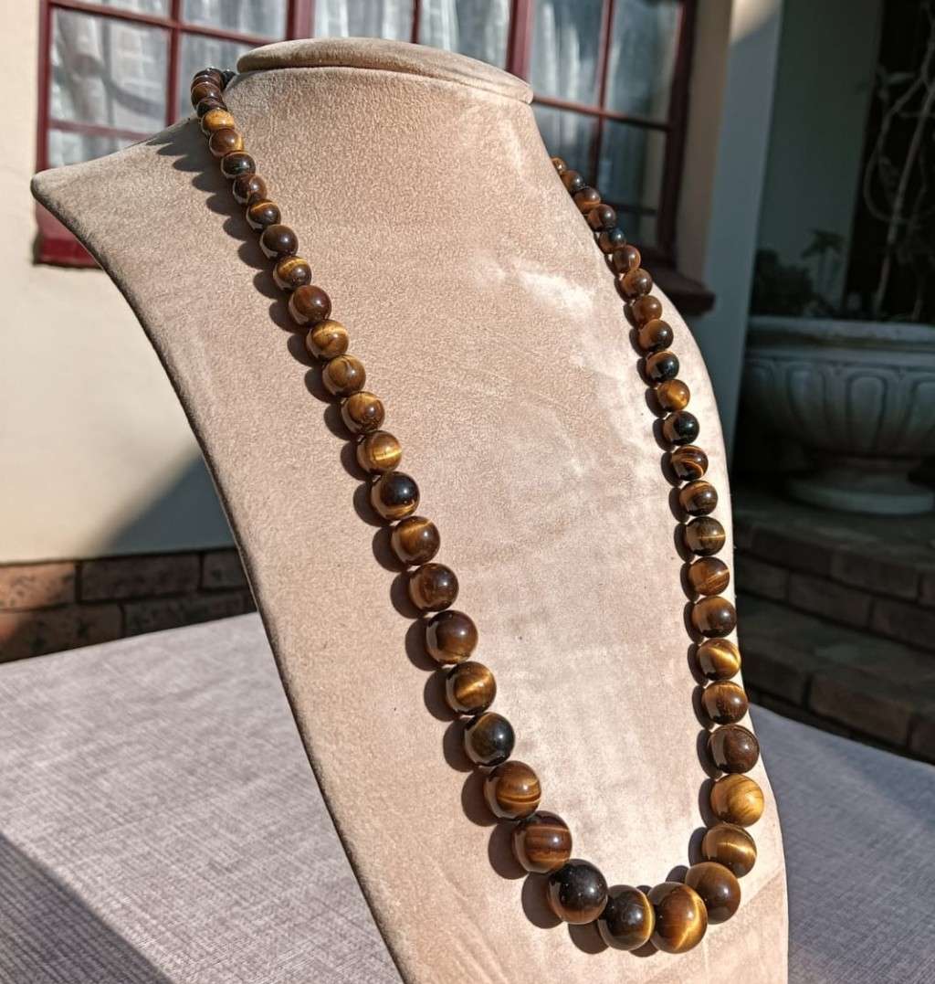 BEAUTIFUL VINTAGE TIGERS EYE GEMSTONE NECKLACE 30CM LONG