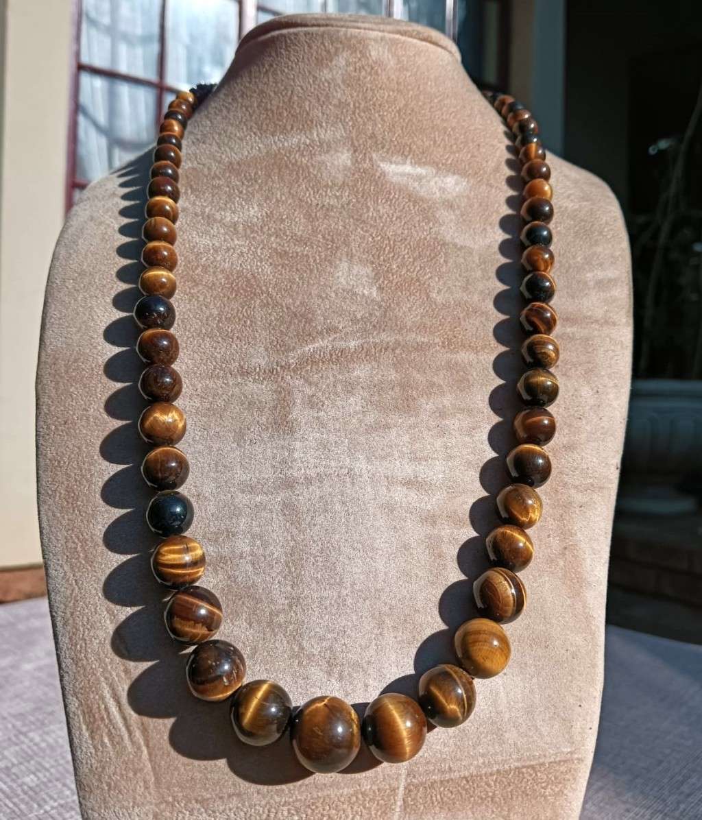 BEAUTIFUL VINTAGE TIGERS EYE GEMSTONE NECKLACE 30CM LONG