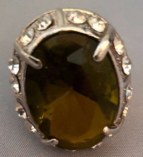 Stunning crystal and sparkling rhinestones ring