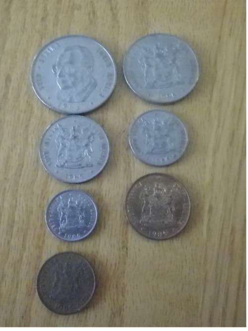 SA - 58 (1985 Coat of Arms, bronze and nickel coins.) R28