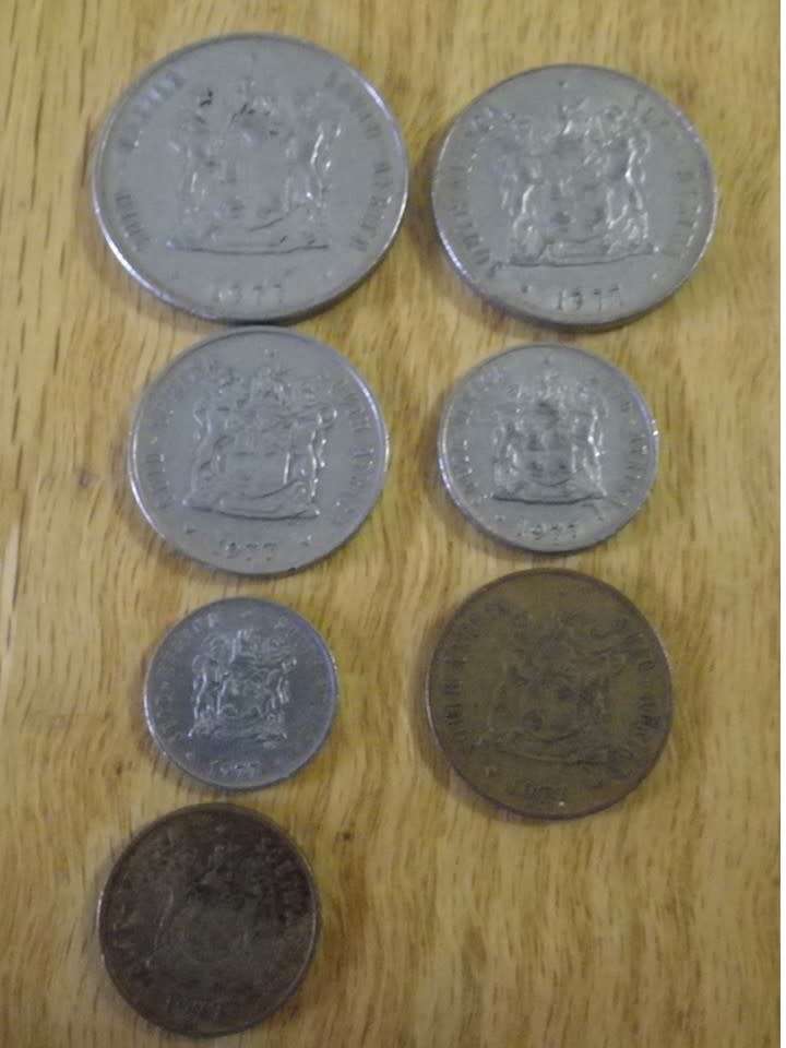 (1977 Coat of Arms, bronze and nickel coins. R1, 50c, 20c, 10c, 5c, 2, 1c.) R35