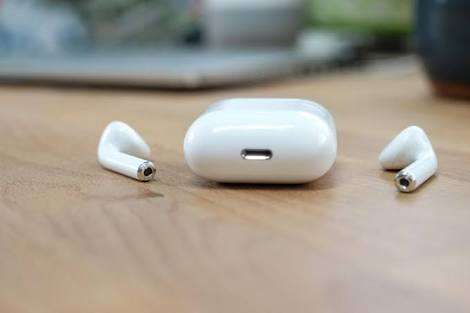 Apple AirPods *SEALED* *BRAND NEW* ICASA APPROVED