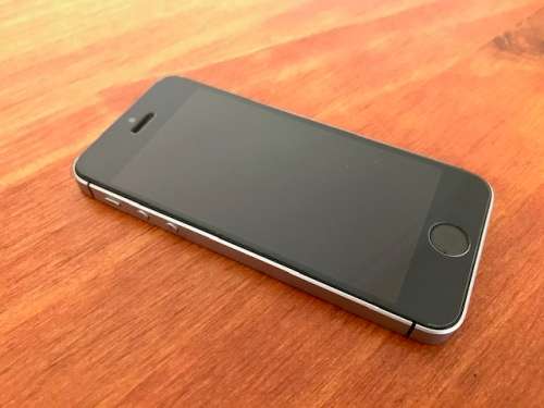 iPhone SE 16GB Space Grey