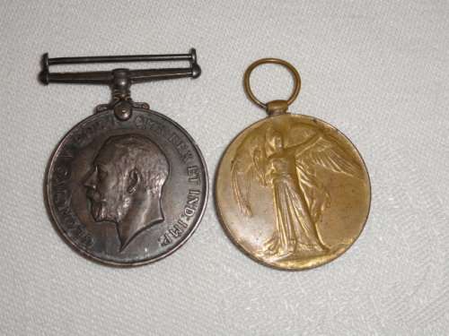 WW1 pair to Pte E Clerk. 10SAI