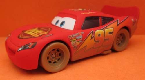 DISNEY / PIXAR - MOVIE CARS - DIRT TRACK McQUEEN