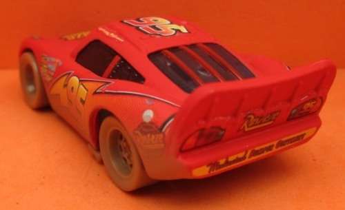 DISNEY / PIXAR - MOVIE CARS - DIRT TRACK McQUEEN