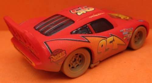 DISNEY / PIXAR - MOVIE CARS - DIRT TRACK McQUEEN