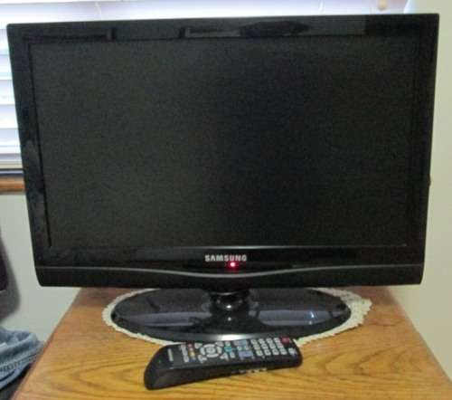 SAMSUNG LCD TV - SERIES 3 - 19 INCH SCREEN