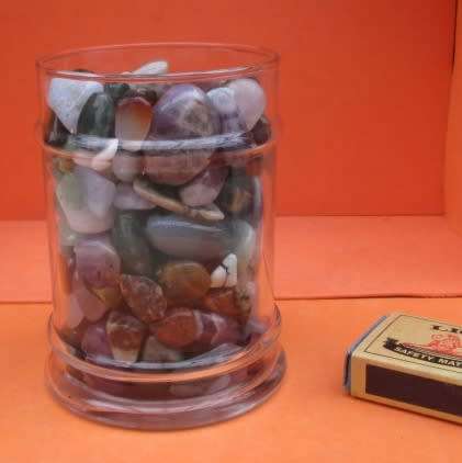 GLASS JAR OF TUMBLES AND NATURAL SEMI-PRECIOUS STONES