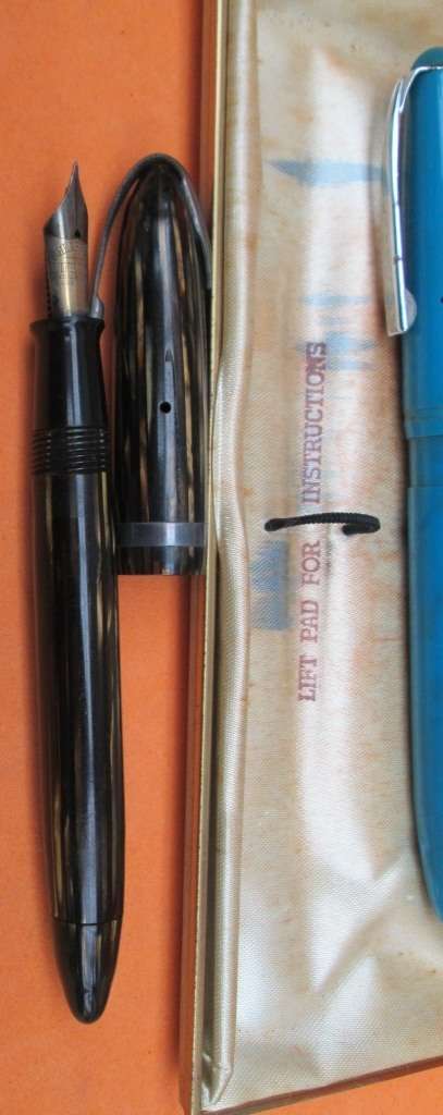 OLD SHEAFER'S CASE WITH 3 FOUNTAIN PENS