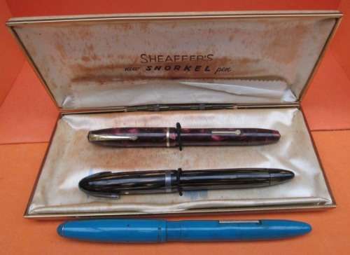 OLD SHEAFER'S CASE WITH 3 FOUNTAIN PENS