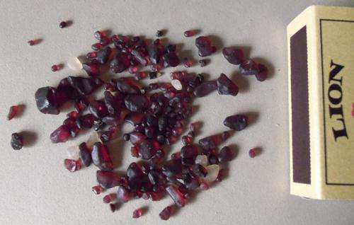 SEMI-PRECIOUS STONES - GARNET (PYROPE) - WALVIS BAY
