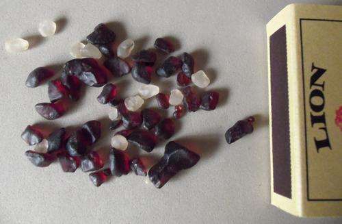 SEMI-PRECIOUS STONES - GARNET (PYROPE) - WALVIS BAY