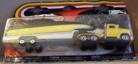 MAJORETTE - HAULER AND TRAILER WITH LUXURY BOAT - 300 SERIES - 1/100