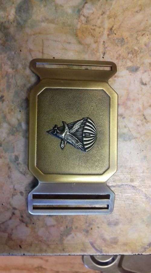 1 PARACHUTE BATTALION STABLE BELT BUCKLE NO CLIPS