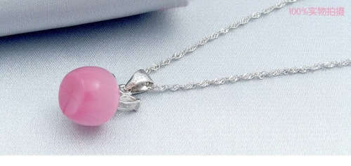 ***Crazy 99 cents SALE** Stunning 925 Silver apple Neclace