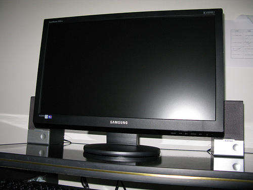 Samsung 2494HS - 23.6 Inch Wide LCD Monitor with HDMI with 8 Free Games..