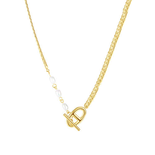 Artifitial pearl necklace