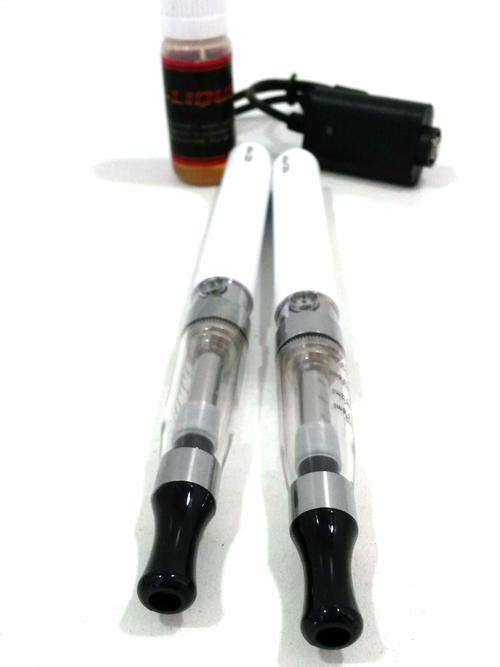 White eGo-CE8 Kit - Electronic Cigarette/Vapour In carry case