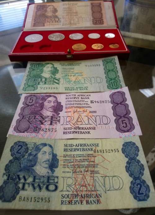 SOUTH AFRICAN COIN & NOTE COLLECTION  ( READ DESCRIPTION)