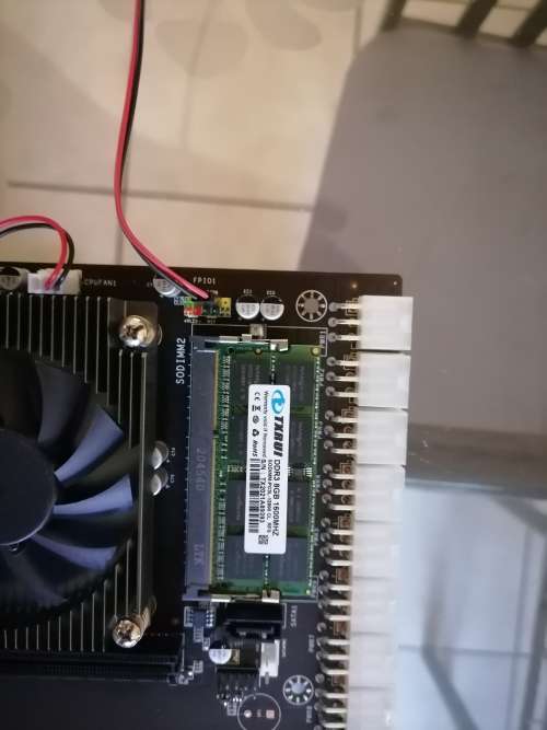 Riserless motherboard