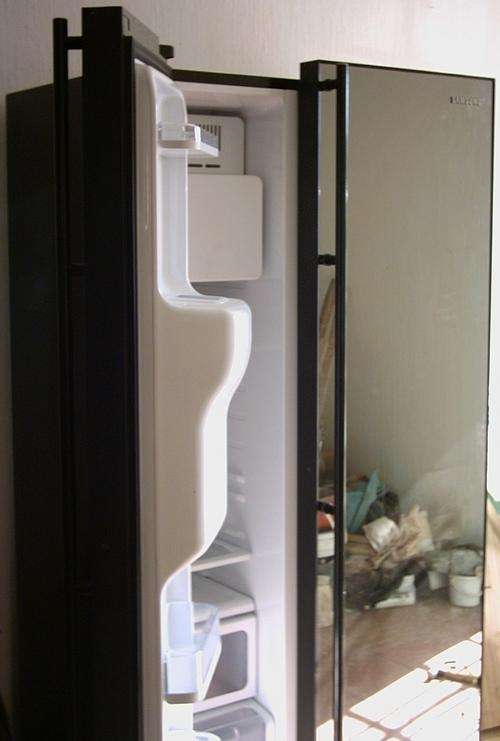 SAMSUNG side by side fridge freezer