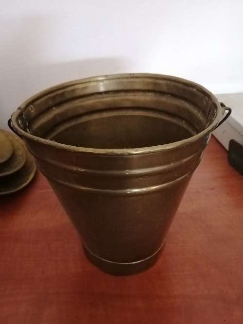 Brass bucketplant