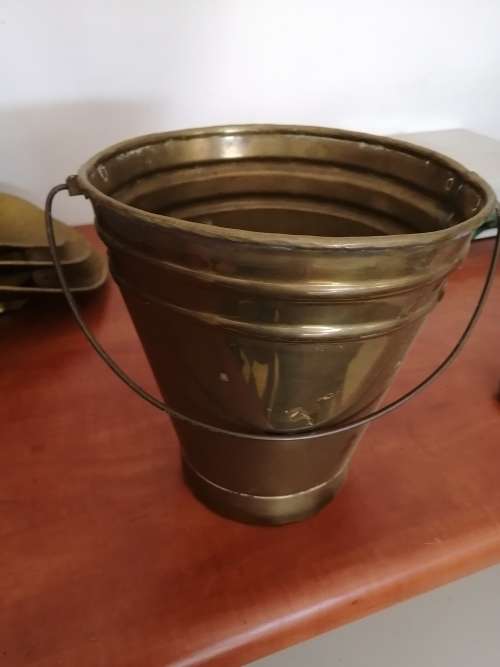 Brass bucketplant
