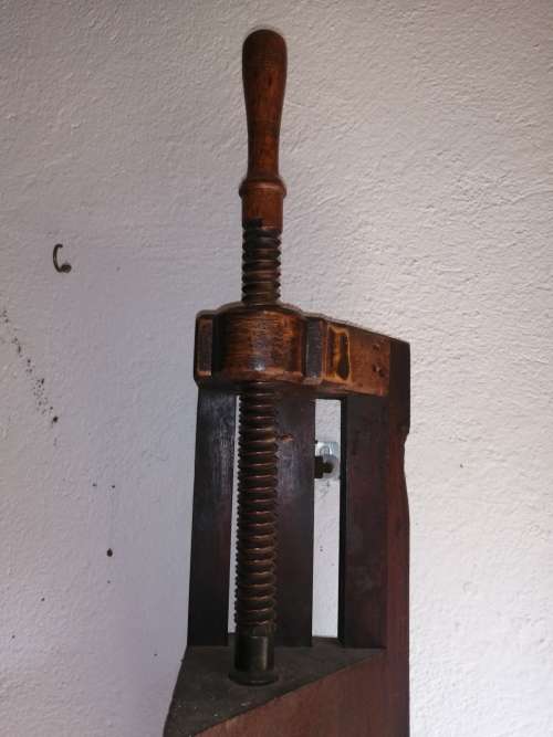 Wooden clamp in working condition