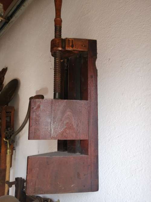 Wooden clamp in working condition