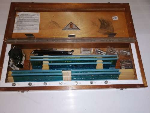 Standard kraft box with assesories