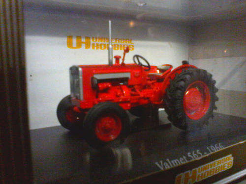 valmet  565 - 1966  model tractor scale 1:43 new in original packing