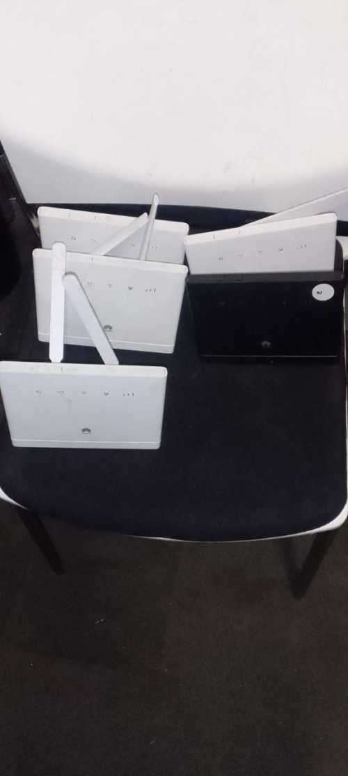 5 X Huawei WIFI Routers, 4G/5G LTE, Chargers tested working, WIFI connection , Business Use,
