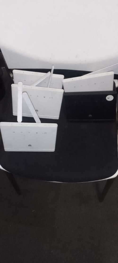 5 X Huawei WIFI Routers, 4G/5G LTE, Chargers tested working, WIFI connection , Business Use,